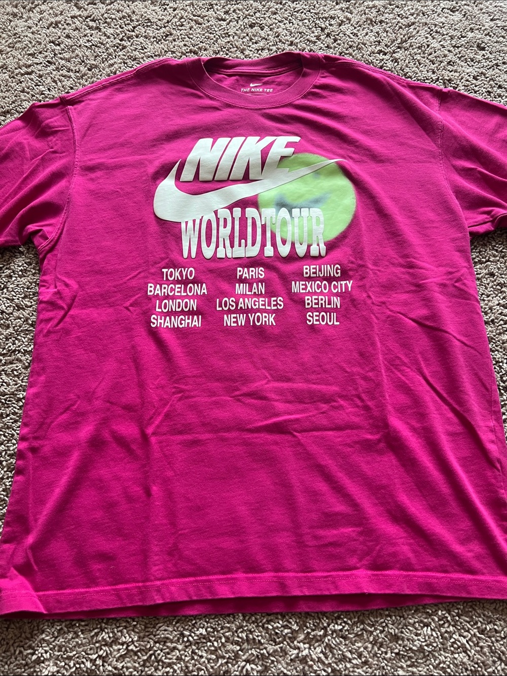 Nike 100% Cotton Magenta World Tour Graphic Tee NWOT Size L